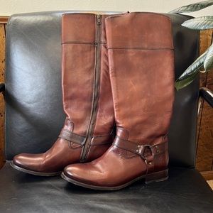 Gorgeous Frye Veronica boots, Size 10